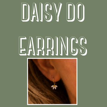 Daisy Do    Necklace and Earring Set