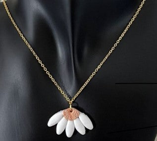 daisy earring and necklace set
